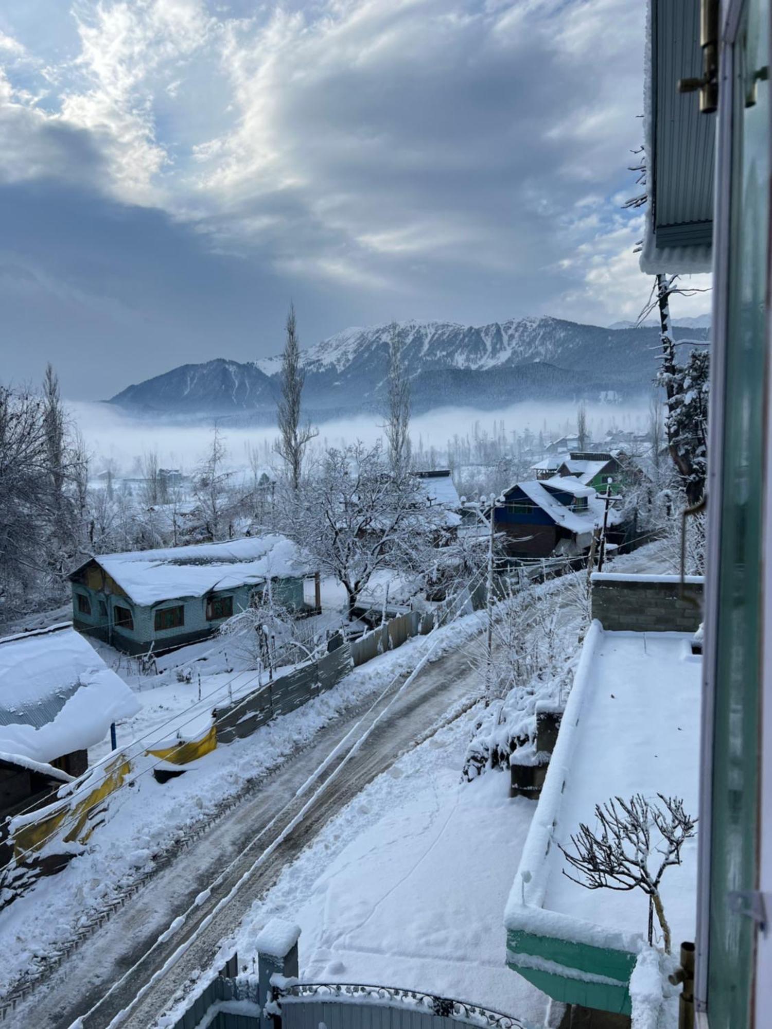 Everest Guest House กุลมาร์ค ภายนอก รูปภาพ