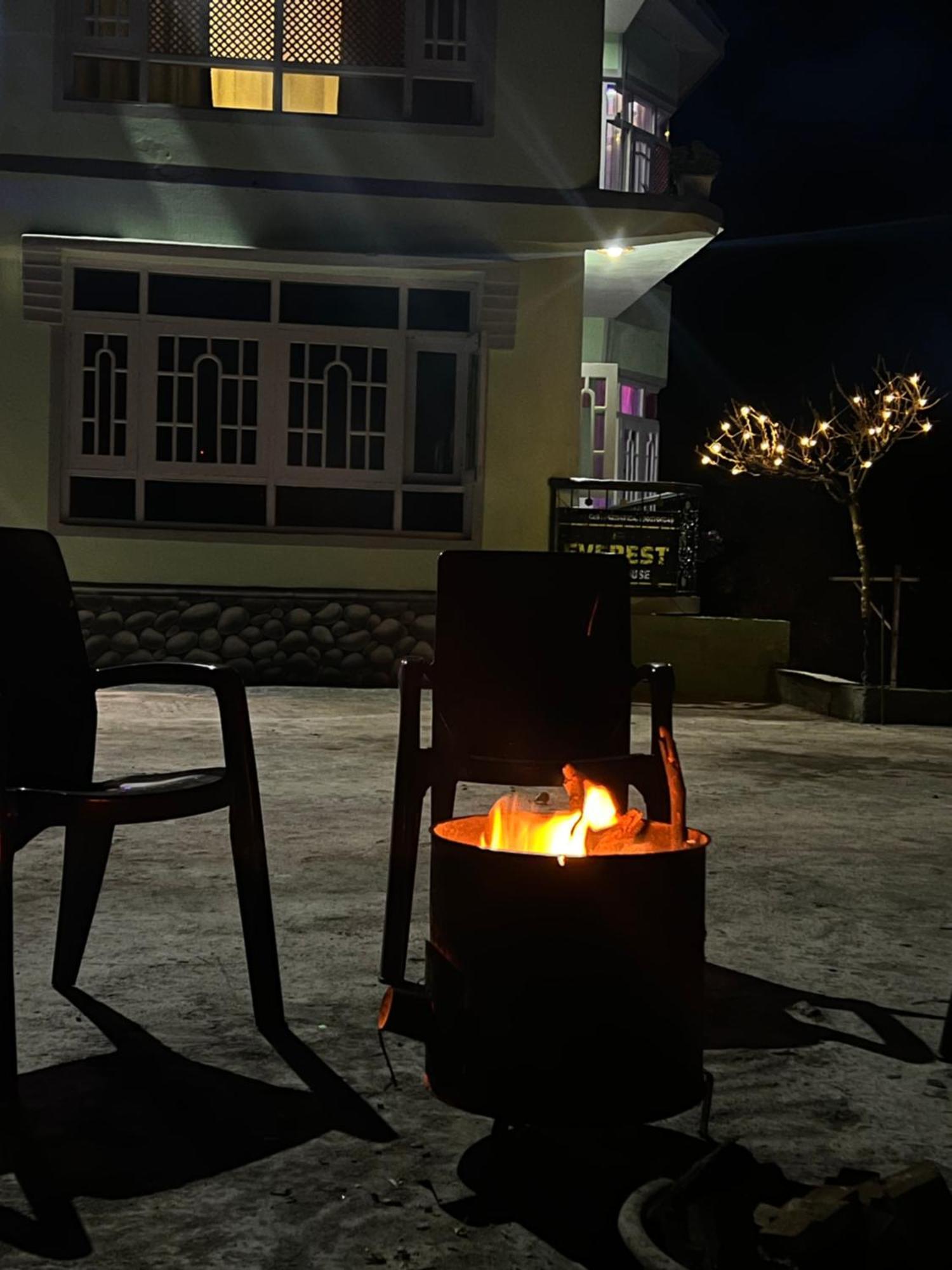 Everest Guest House กุลมาร์ค ภายนอก รูปภาพ