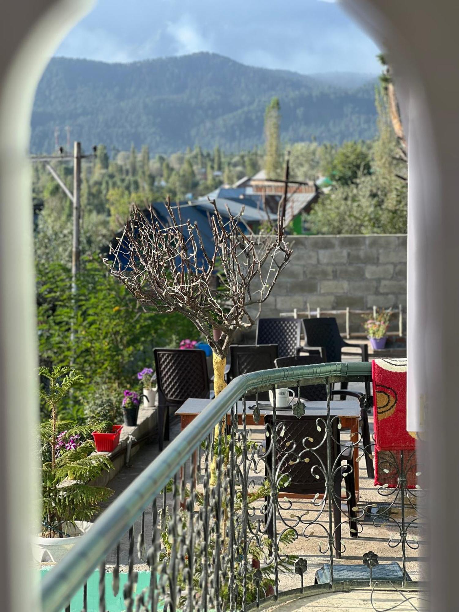 Everest Guest House กุลมาร์ค ภายนอก รูปภาพ