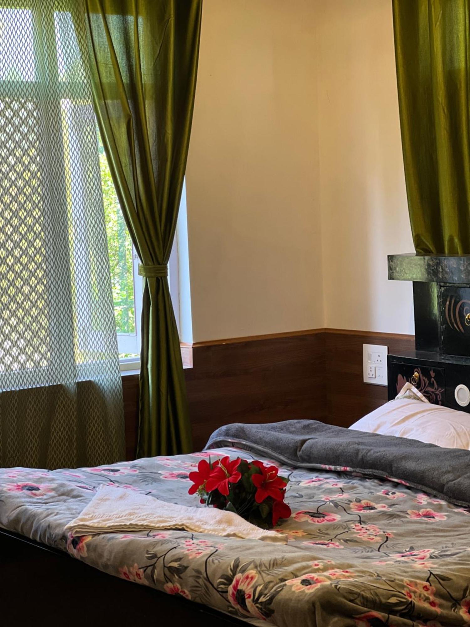 Everest Guest House กุลมาร์ค ภายนอก รูปภาพ