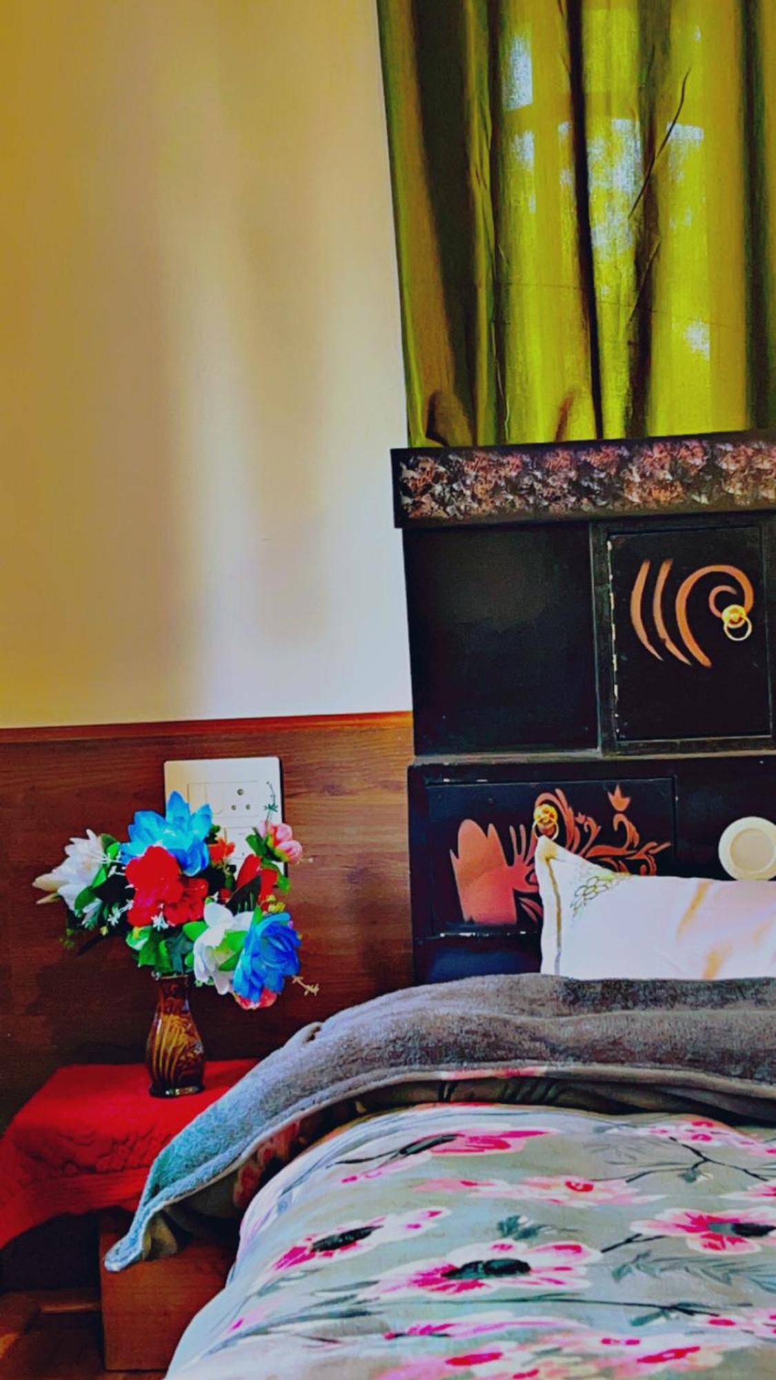 Everest Guest House กุลมาร์ค ภายนอก รูปภาพ