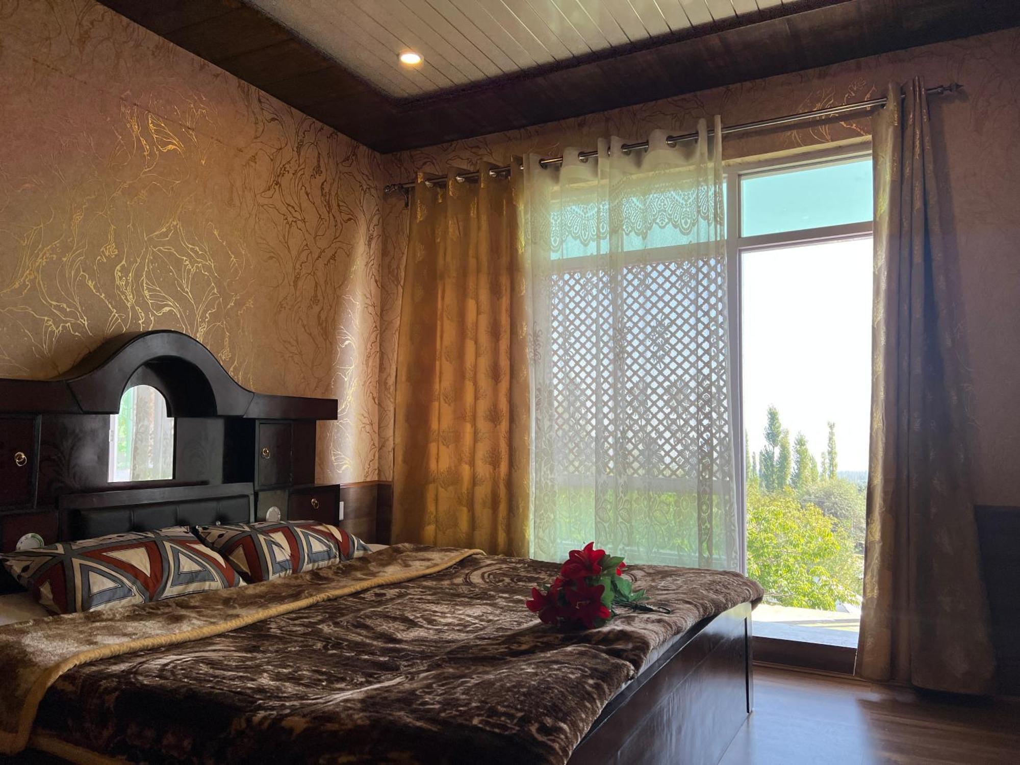 Everest Guest House กุลมาร์ค ภายนอก รูปภาพ