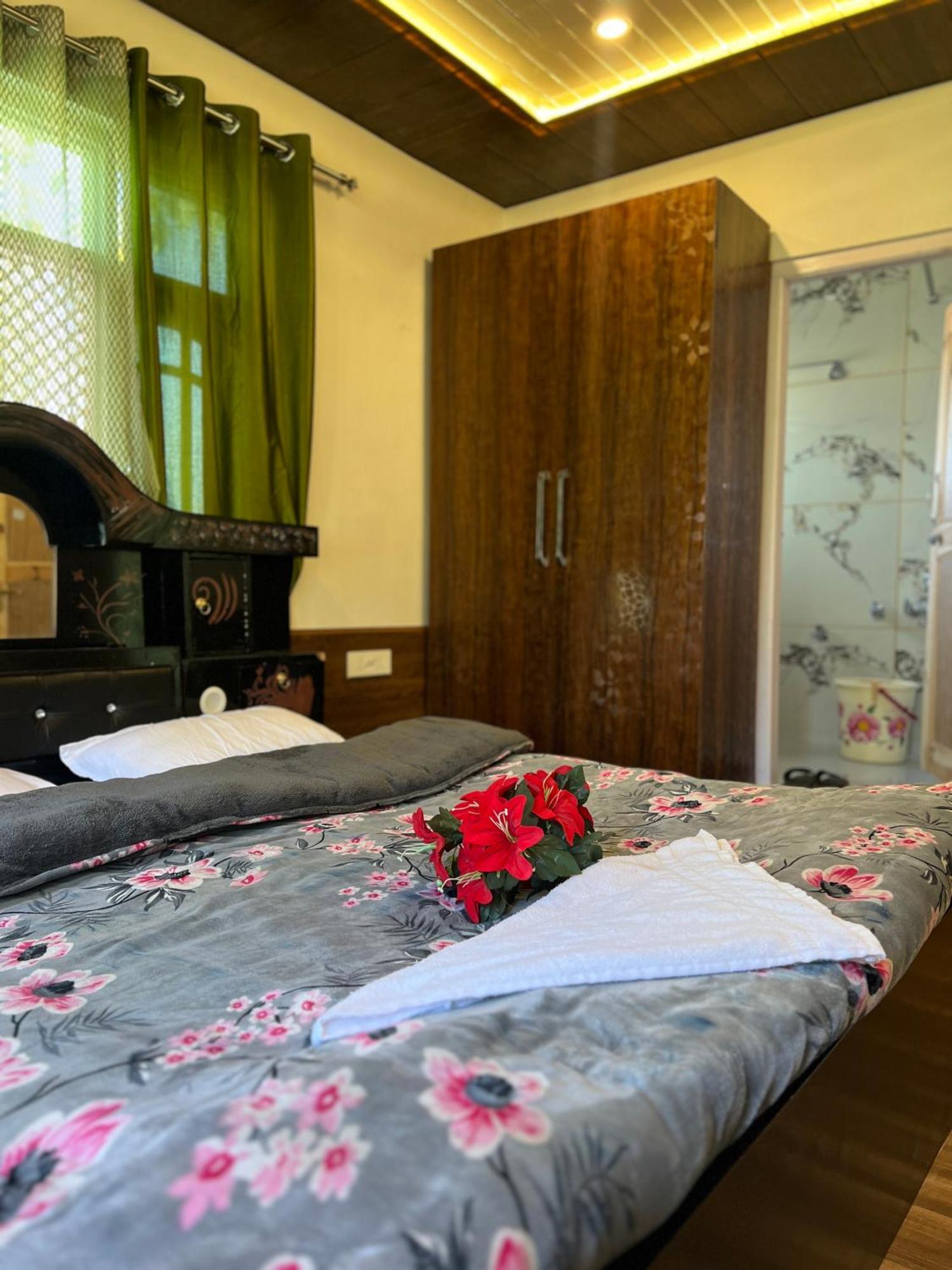 Everest Guest House กุลมาร์ค ภายนอก รูปภาพ