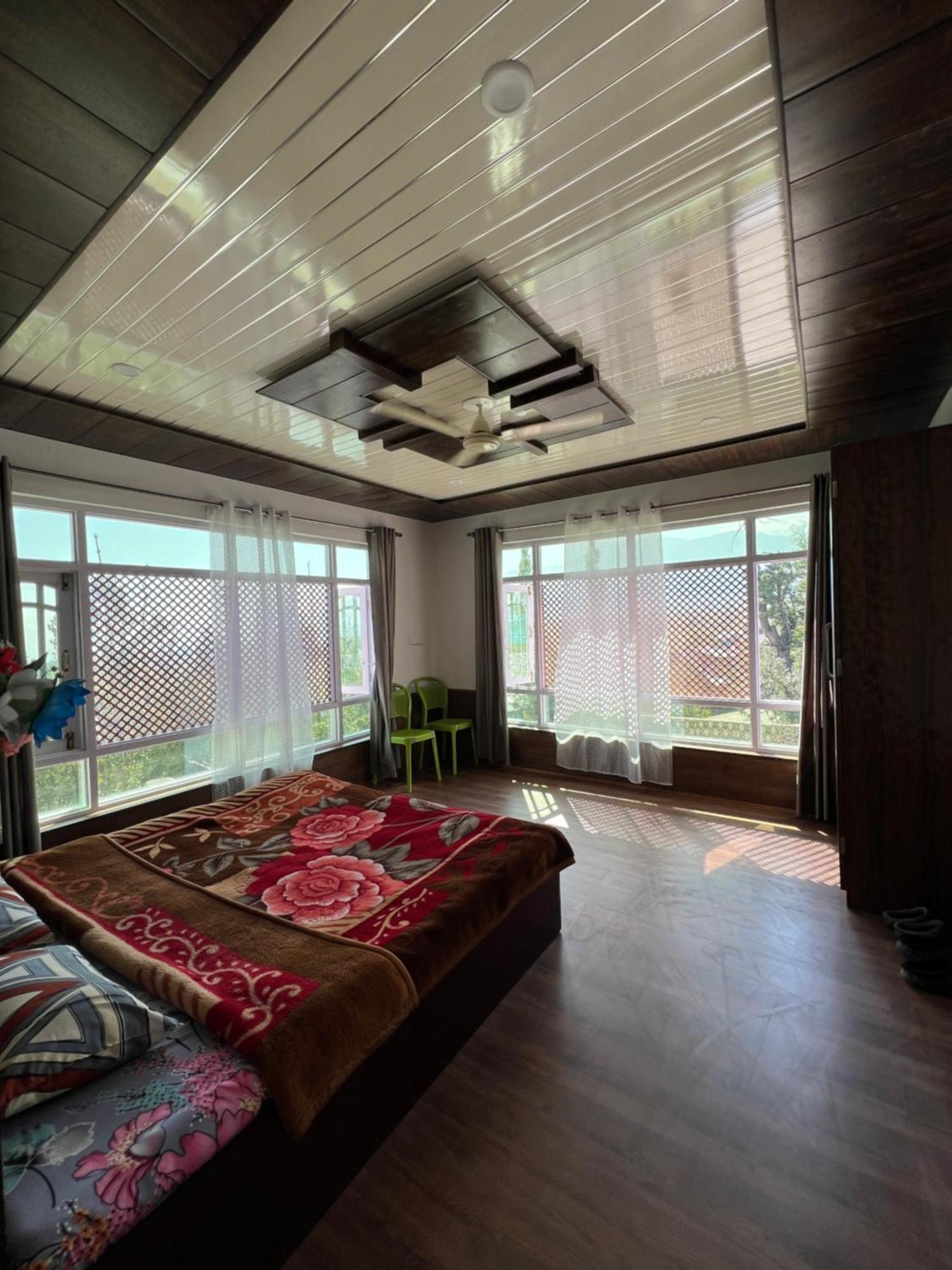 Everest Guest House กุลมาร์ค ภายนอก รูปภาพ